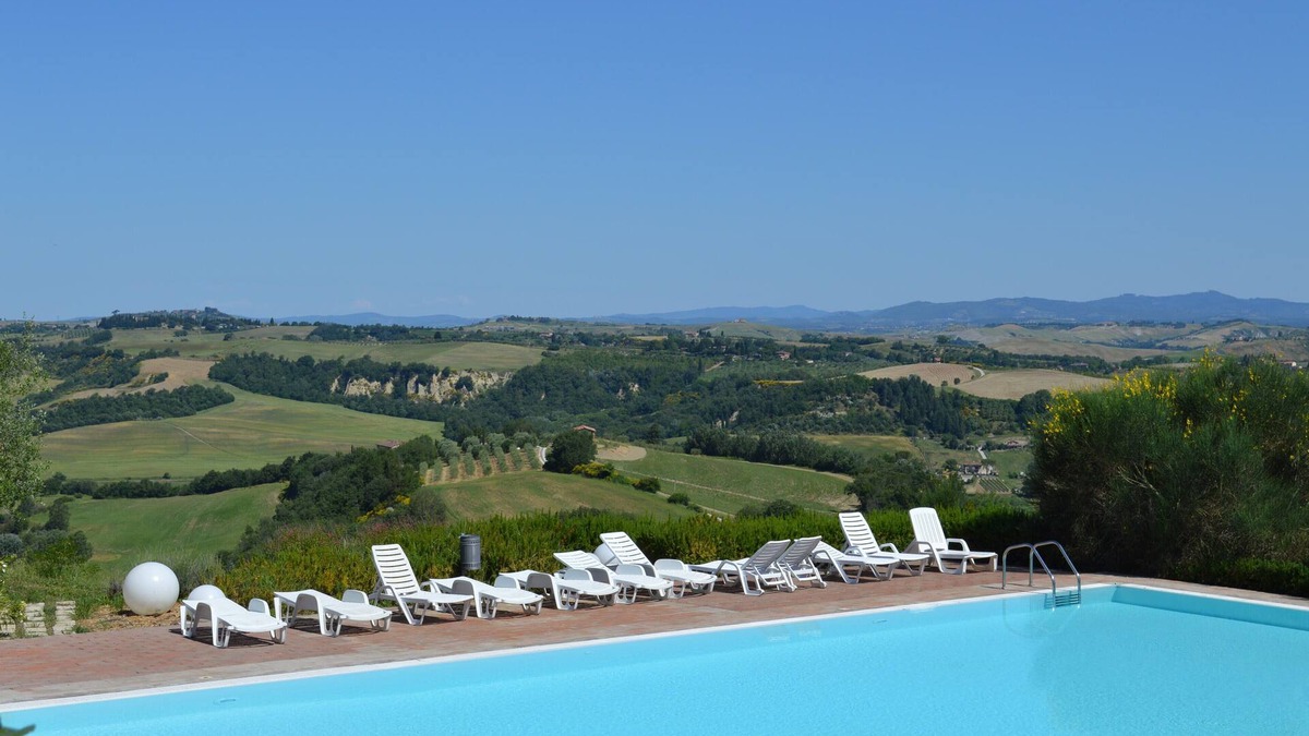 Asciano Apartment | House with private terrace and exceptional view Crete Senesi