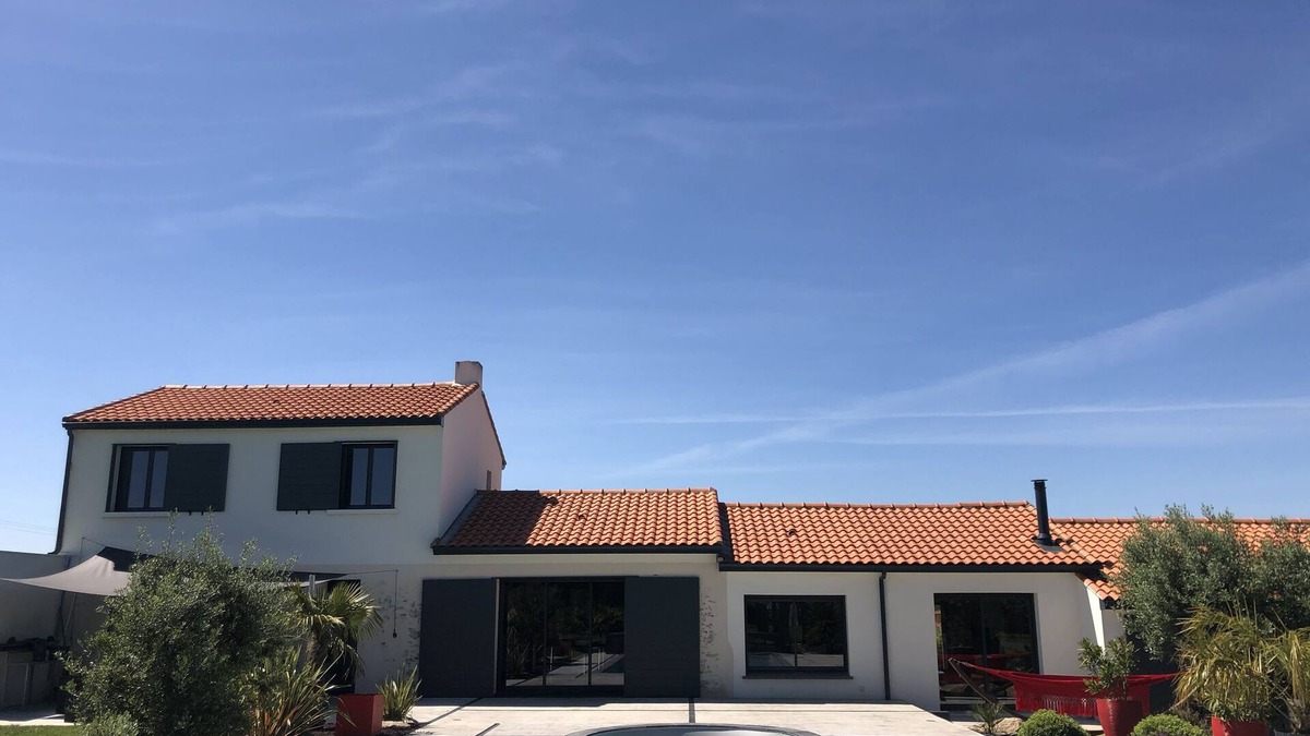 La Chapelle-Heulin House | House with swimming pool on large enclosed plot in the vineyards
