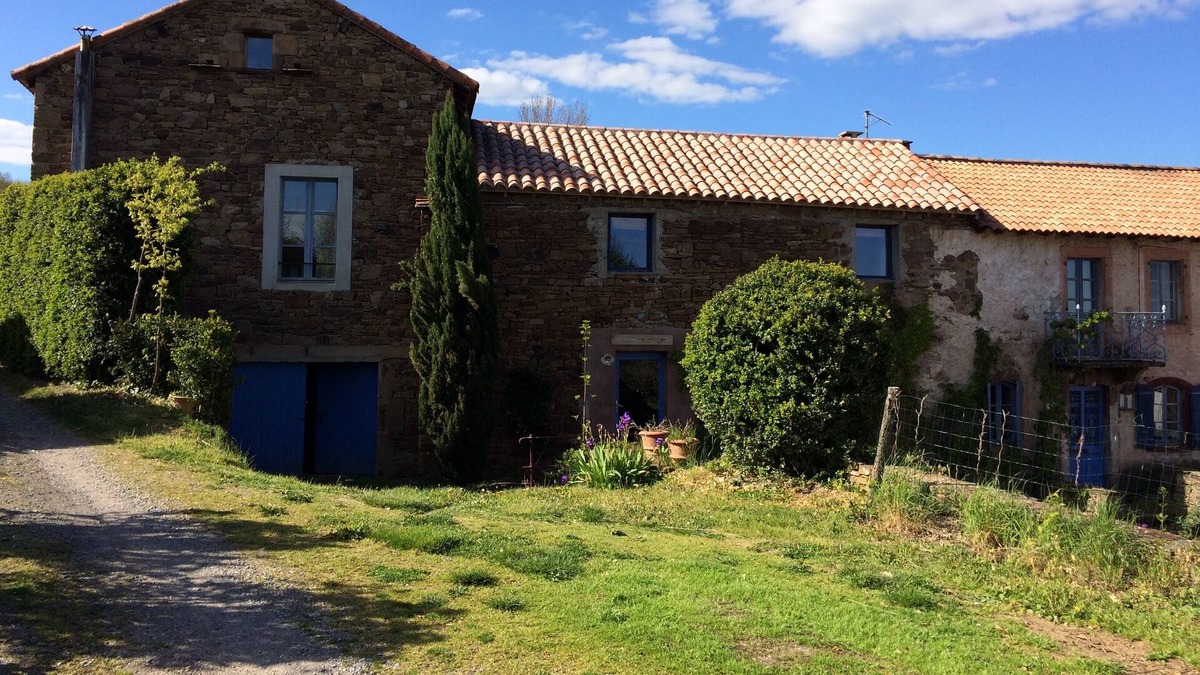 Laval-Roqueceziere House | House with swimming pool (shared)