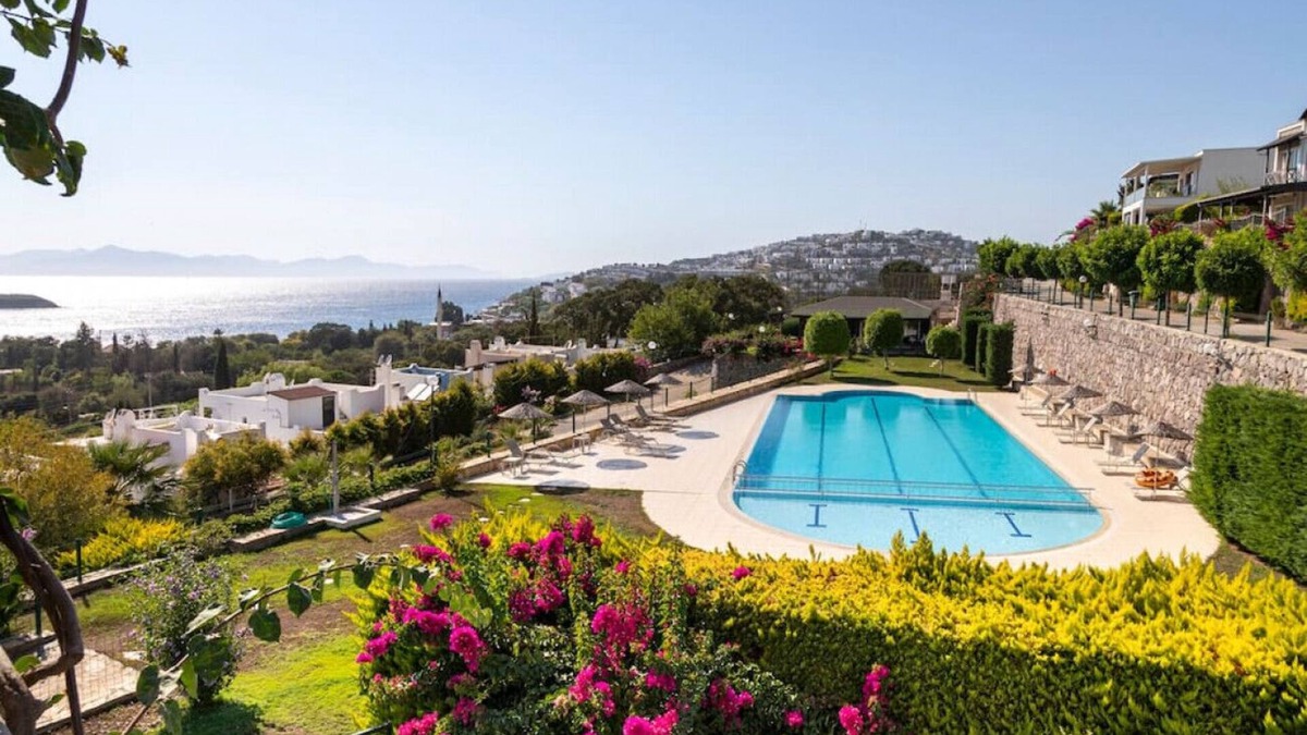 Kadıkale Apartment | House with Sea View and Shared Pool in Bodrum
