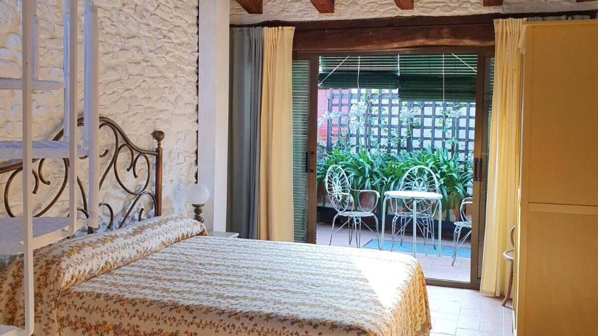 Peratallada House | House with space, lots of light and charm