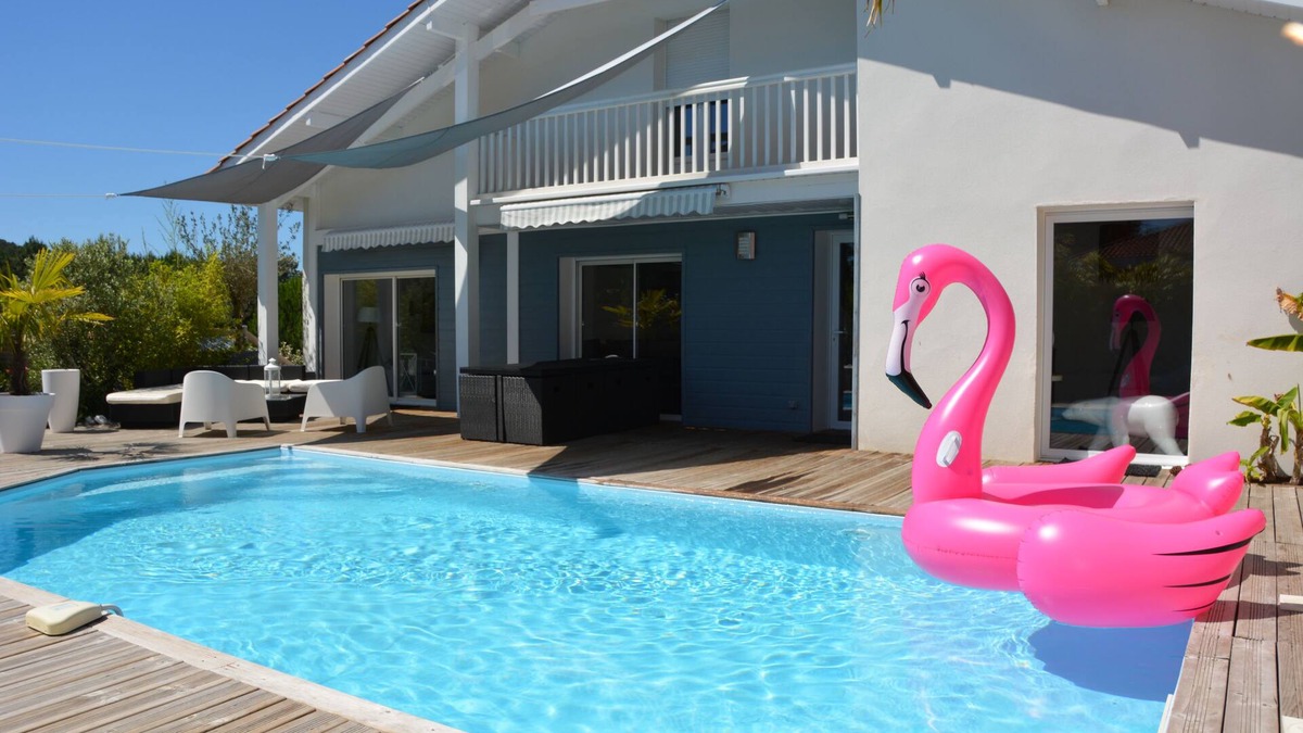 Messanges House | House with swimming pool, 5 bedrooms, capacity from 6 to 10 people, near the beaches