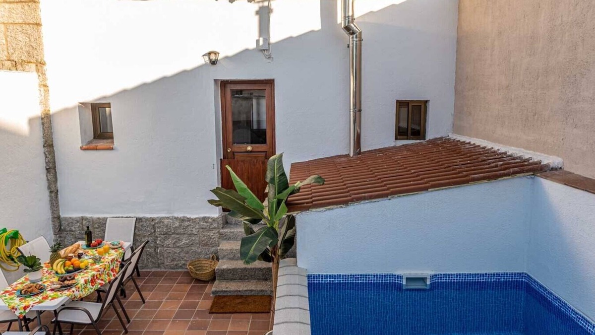 Valsain House | HOUSE WITH SWIMMING POOL AND PRIVATE PATIO IN VALSAIN