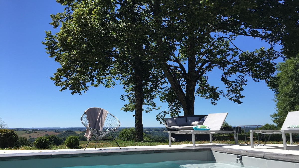 Arches House | House with swimming pool surrounded by nature