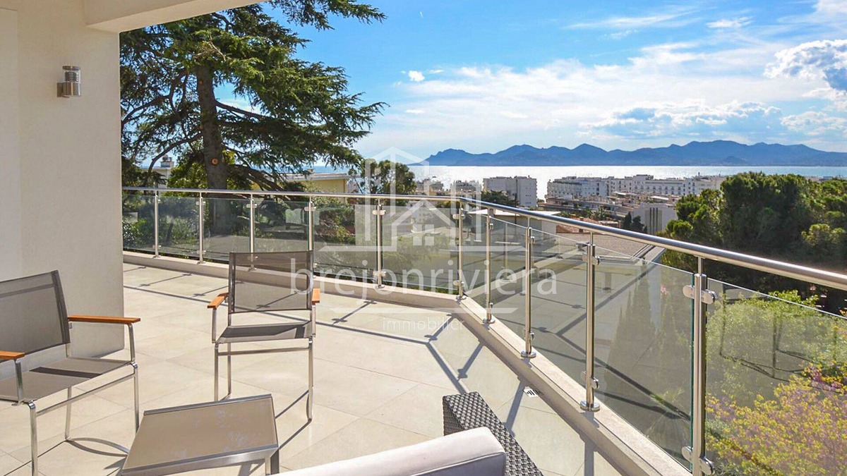 California - Pezou House | House with swimming pool and sea view in Cannes Californie.