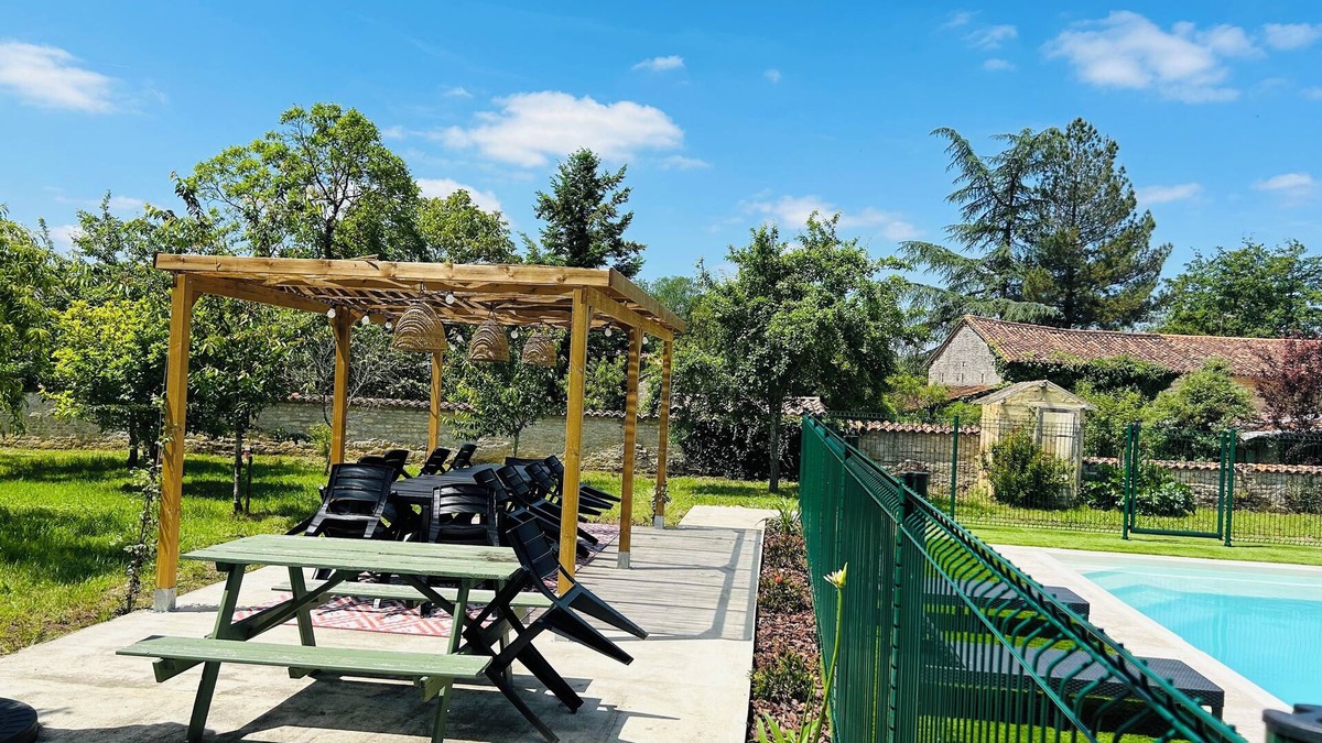 Mouton House | House with swimming pool in Charente. Ideal for families, games room.