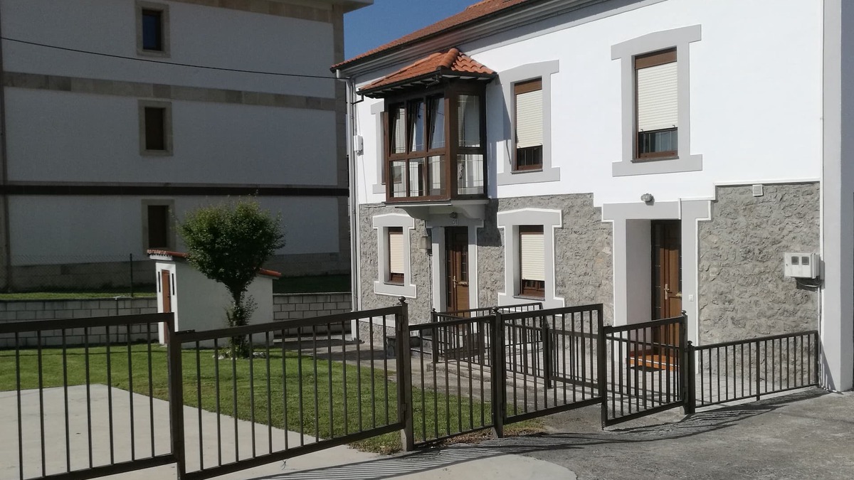 Pedrena House | House with terrace garden