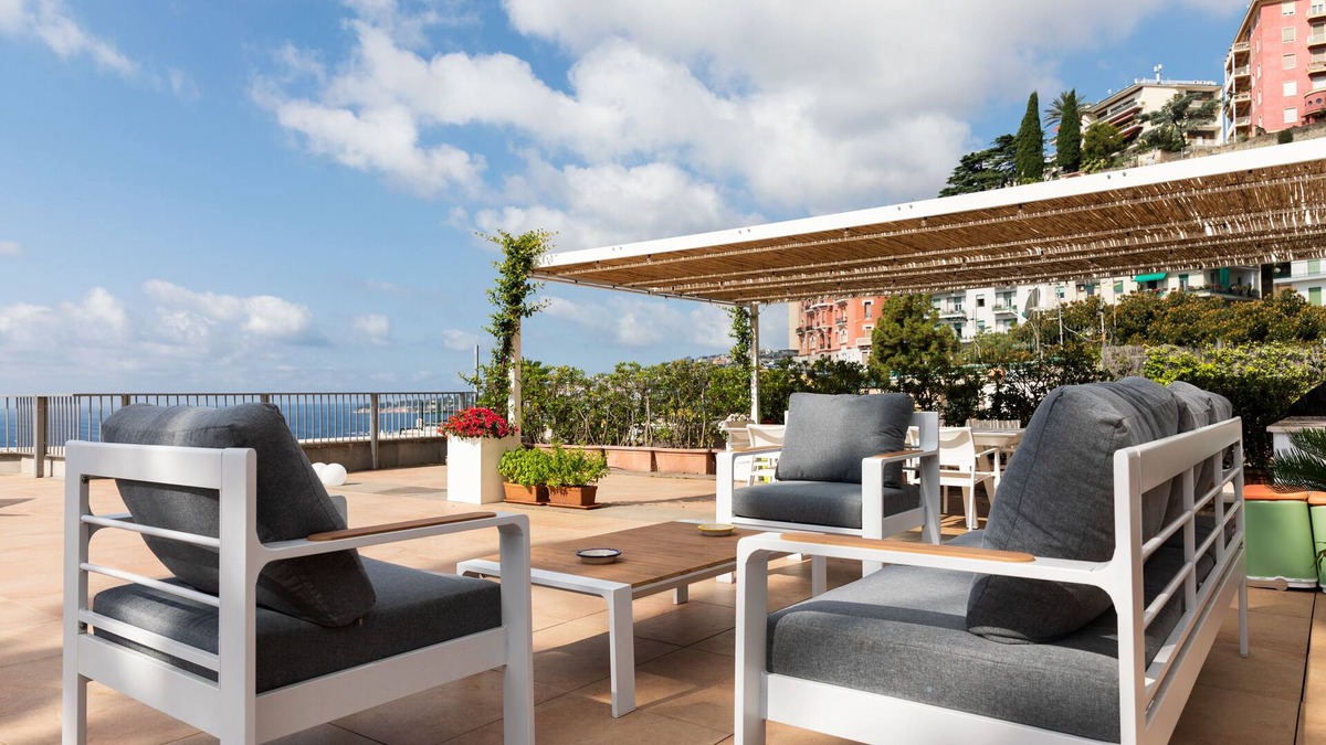 Vittorio Emanuele Apartment | House with terrace in the heart of Naples: view of Vesuvius, Capri and Posillipo