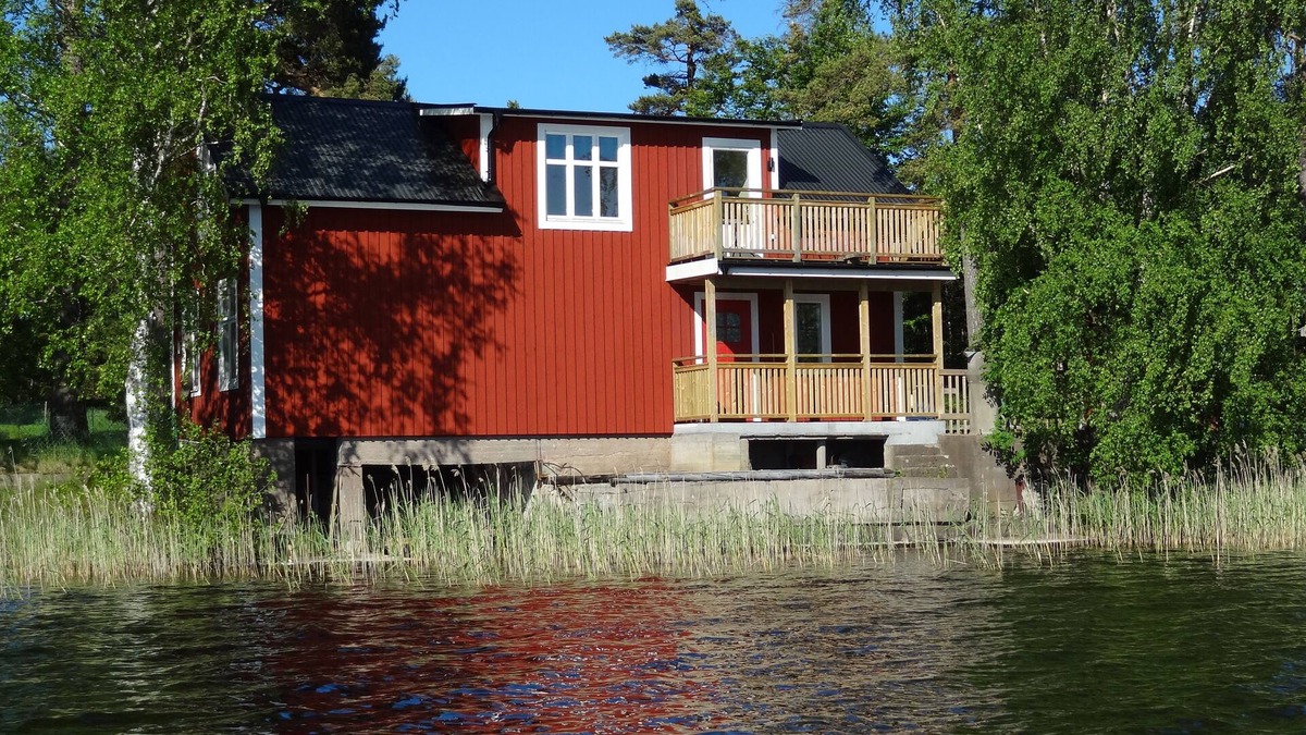 Rottne House | House with the lake Innaren as the nearest neighbor