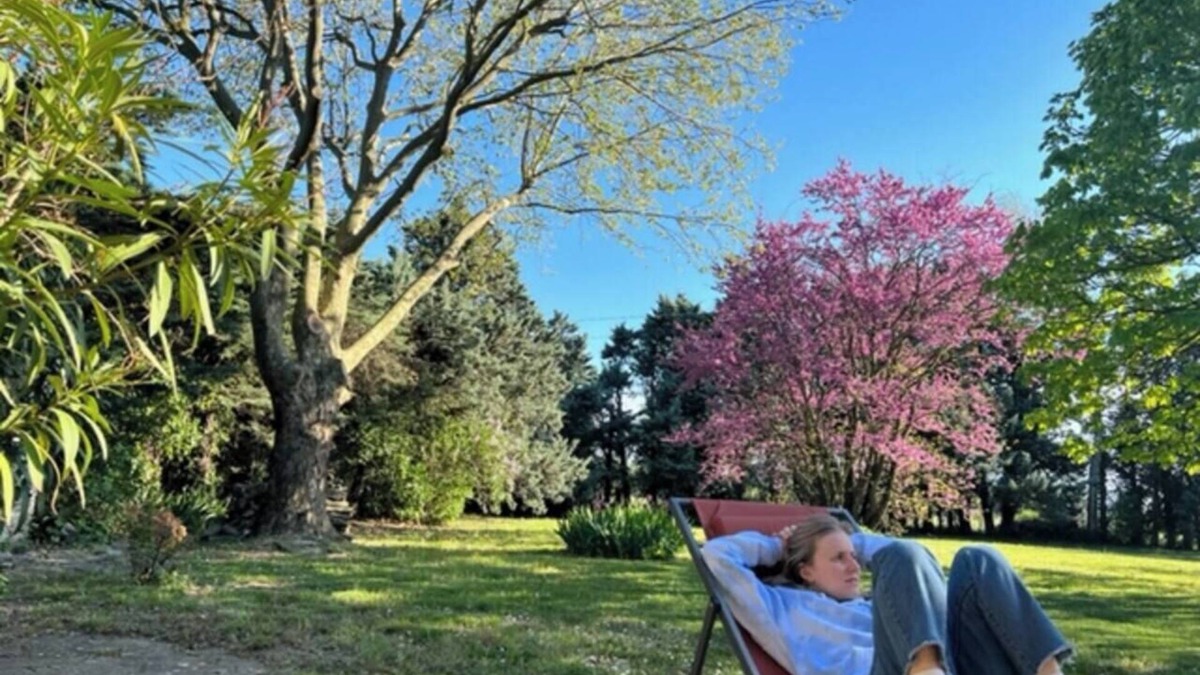 Marsanne Villa | House with tree lined garden