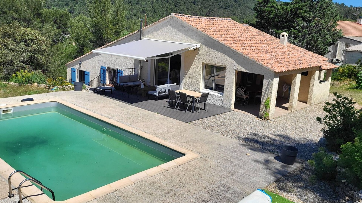 Gareoult House | House with view for 8 people in Provence 30mm from the sea