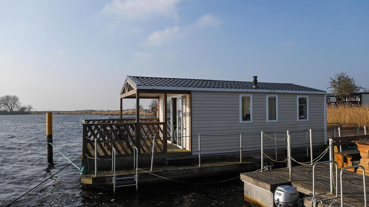 Suderstapel House | Houseboat 1 on the Eider - your floating mini-holiday home with river views