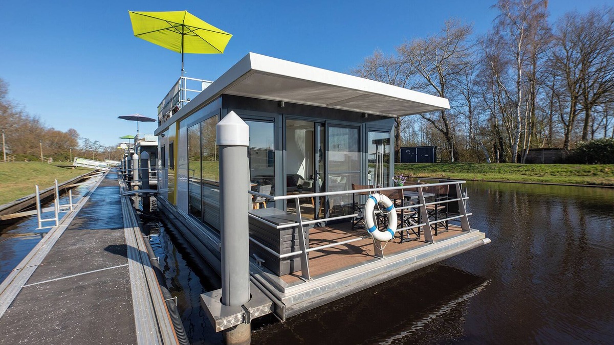 Bad Bederkesa House | Houseboat 2 See-Maid. Decelerating and cozy-modern.