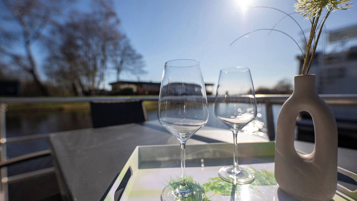 Bad Bederkesa House | Houseboat 3 lake lounge. Unconventional and with privacy.