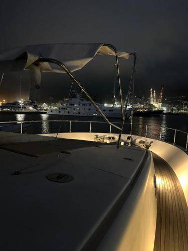 Sestri Ponente Boat Rental | Houseboat ∙ 4 bedrooms ∙ 8 guests
