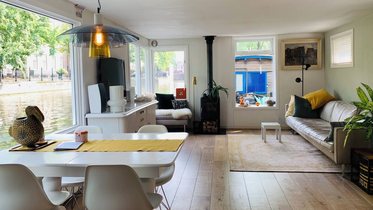 Plantage Boat Rental | Houseboat Amsterdam in the old city center on Nieuwe Prinsengracht, near Amstel
