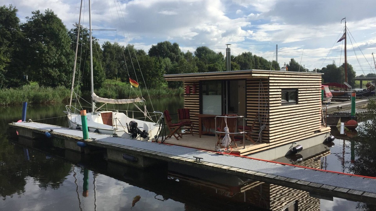 Rustersiel Boat Rental | Houseboat HT 5; with fireplace for 2-3 persons in an idyllic location of Wilhelmshaven