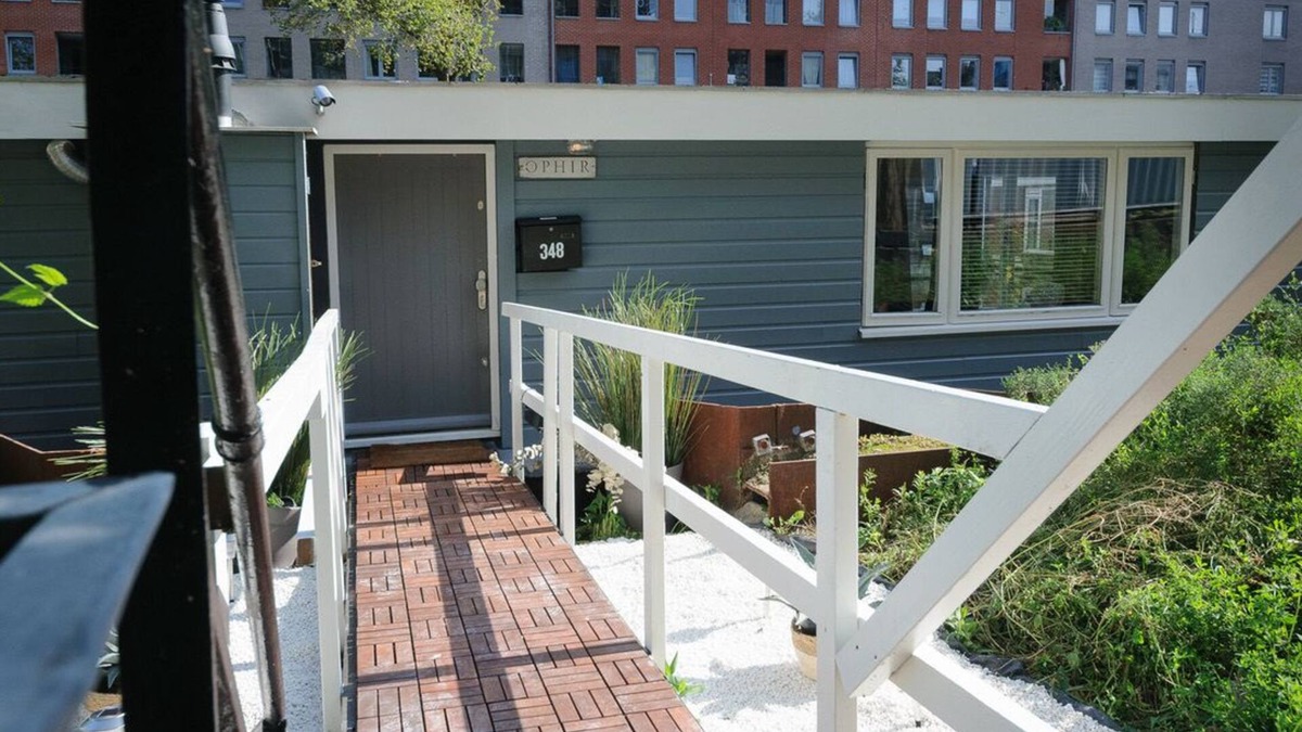 Amsterdam West Boat Rental | Houseboat in city center