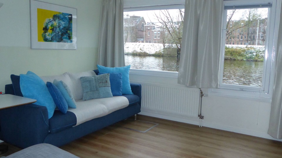 Eastern Docklands Boat Rental | Houseboat In The Center, 5 min walk to Tropical Museum, Free Wifi!