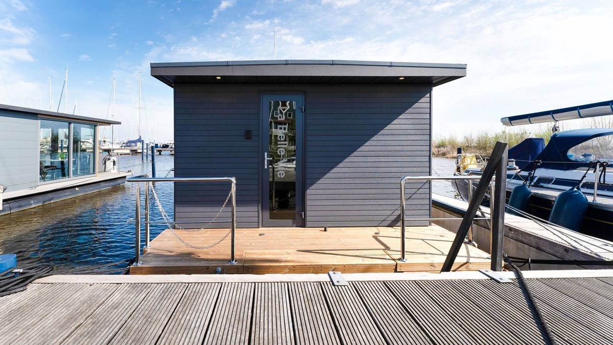 Volendam Boat Rental | Houseboat in Volendam by Ijsselmeer