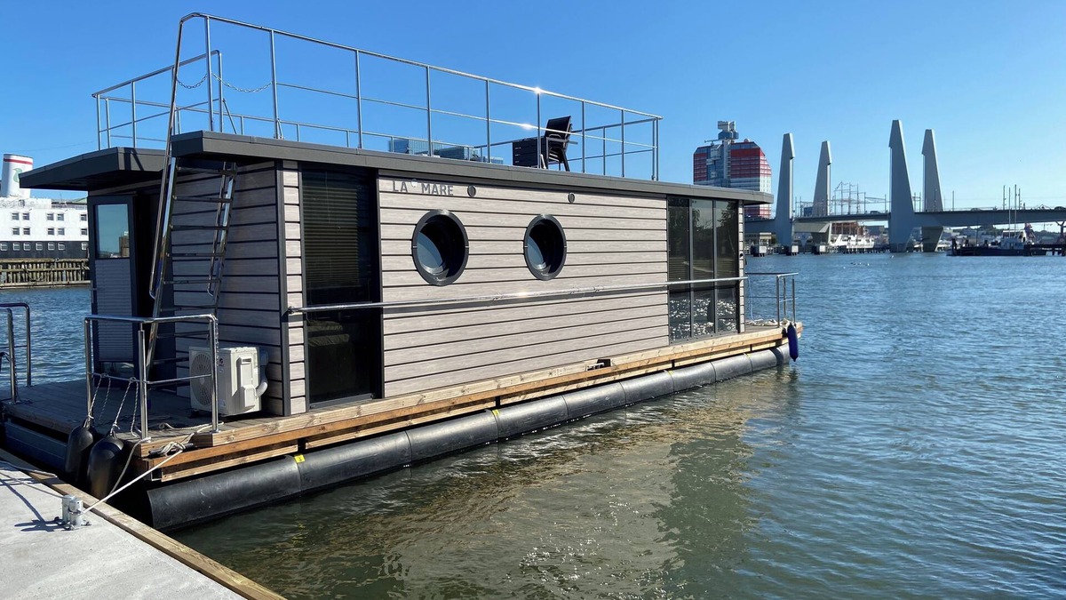 Lundby Boat Rental | Houseboat KUNGSVIKEN with roof terrace in the center of Gothenburg