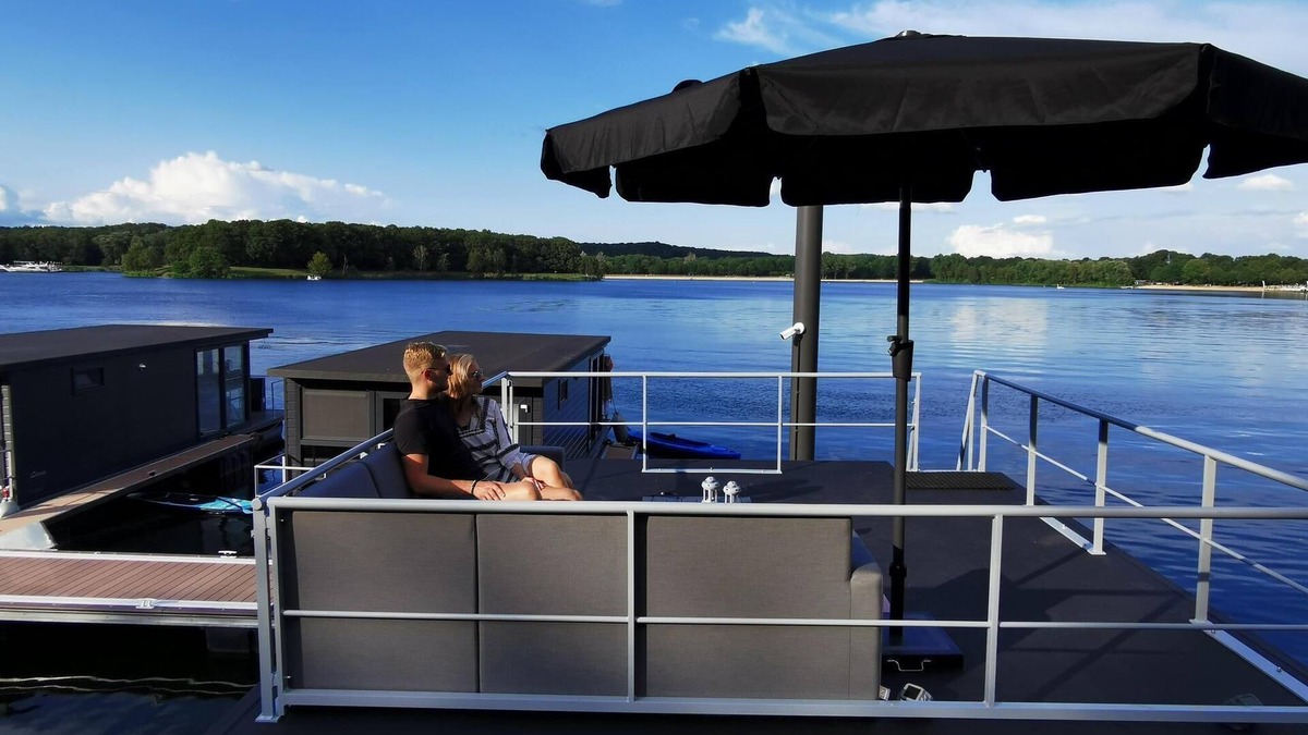 Middelaar Ski Chalet | Houseboat Marina Mookerplas 4-6 persons (roof terrace)