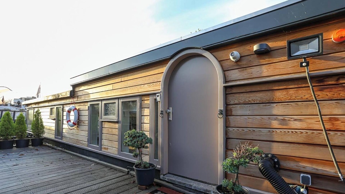 Amsterdam East Boat Rental | HouseBoat next to AMSTEL in the City Centre (1br)