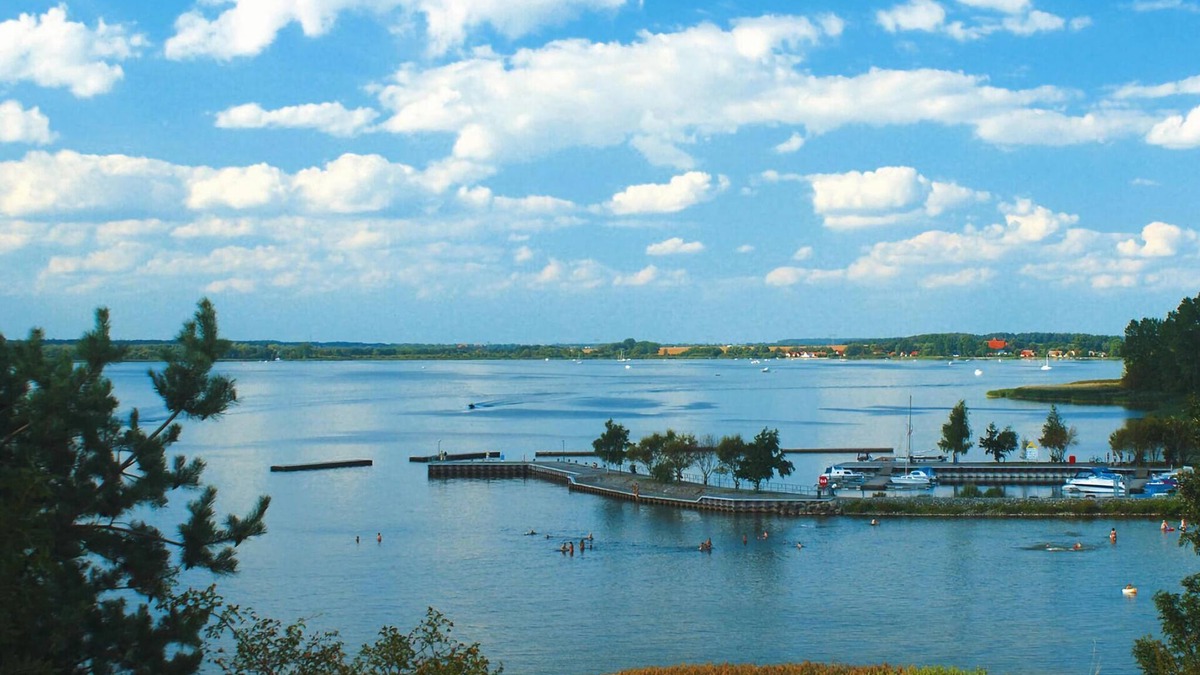 Demmin Boat Rental | Houseboat on the Peene, Demmin