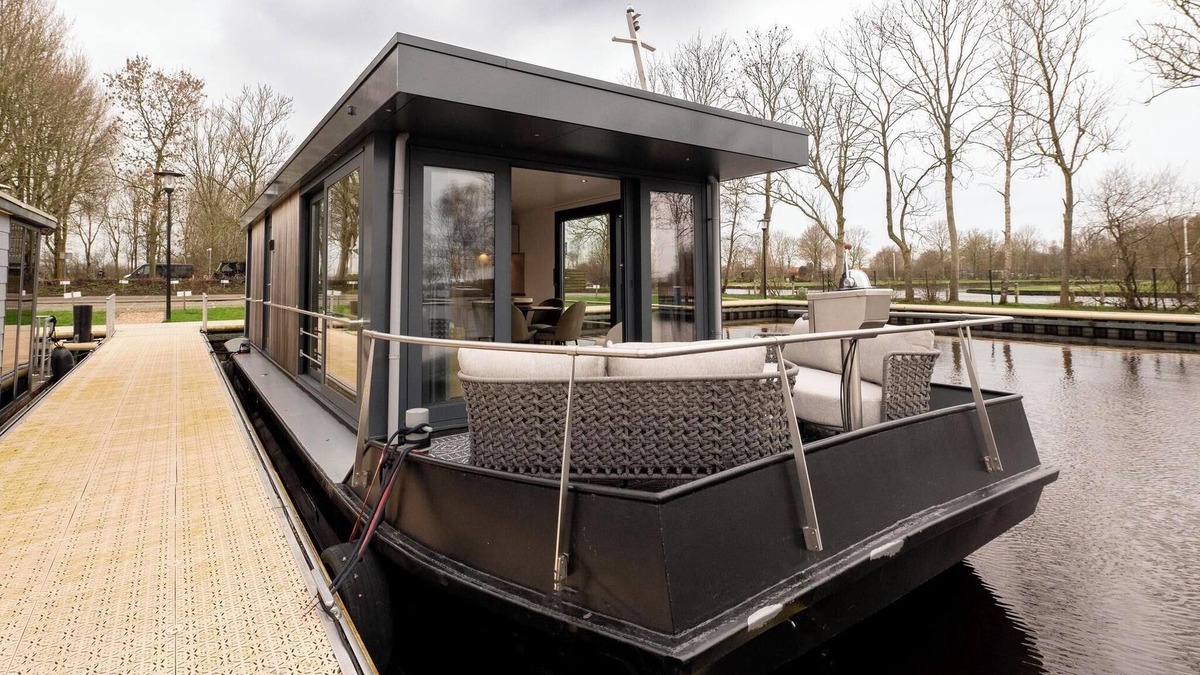 Offingawier Ski Chalet | Houseboat - Paviljoenwei 4 | Sneek (Offingawier)