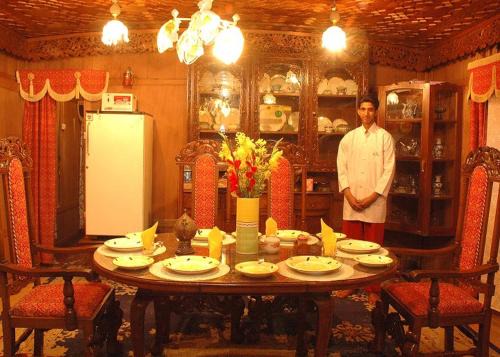 Nagin Bagh Resort | Houseboat Plato Excellence