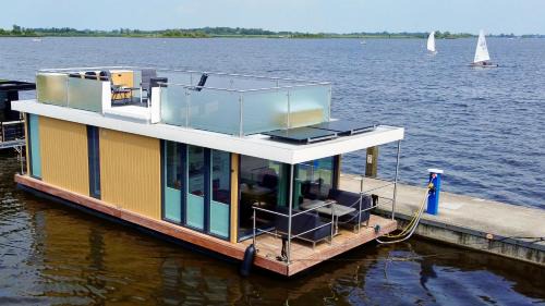 Offingawier House | Houseboat Robbedoes