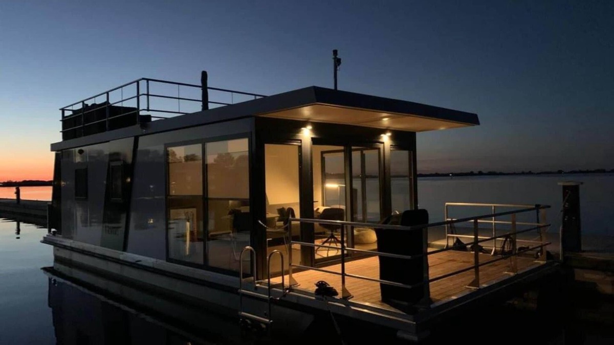 Offingawier Boat Rental | Houseboat Sneekermeer with Sun Deck