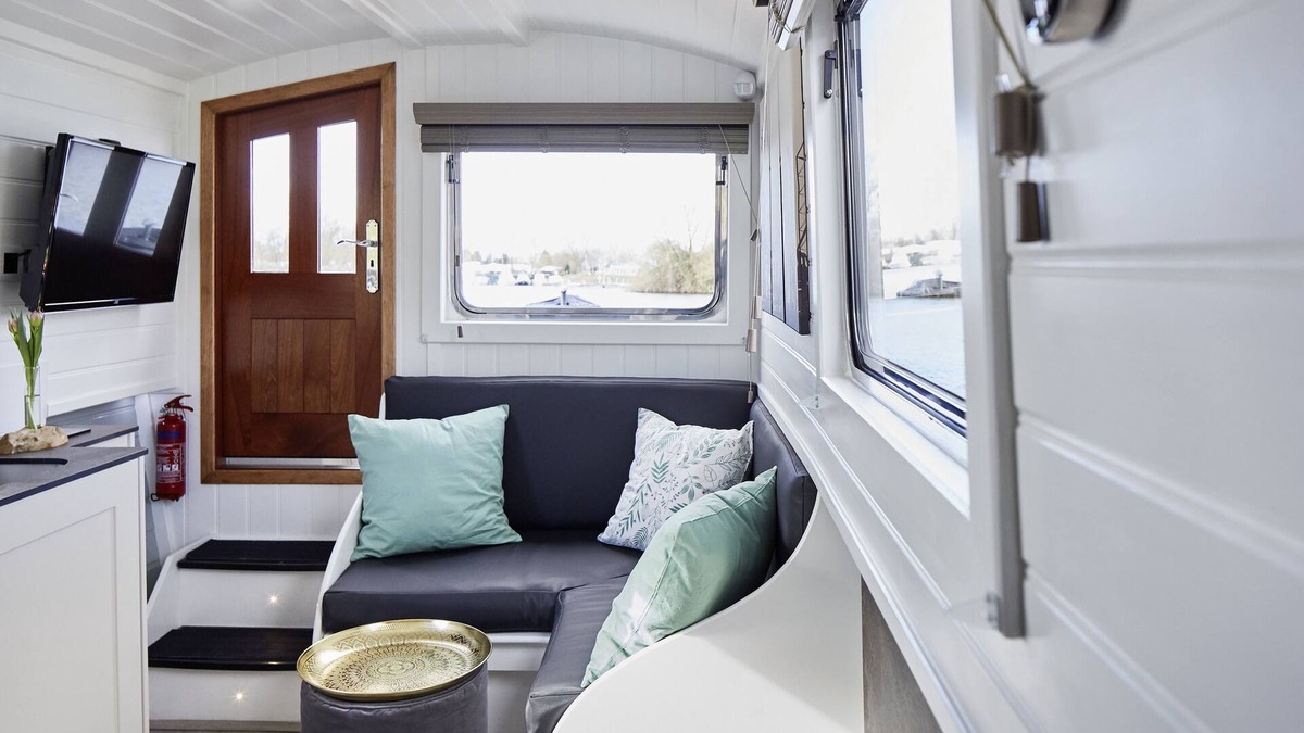 Moorfleet Boat Rental | Houseboat "sutje" - vacation home on the water