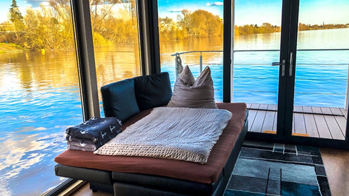 Wiesbaden Boat Rental | Houseboat villa. nautica