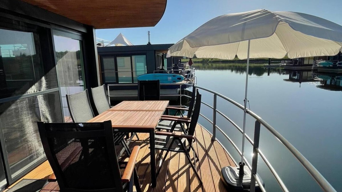 Boxberg/O.L. Boat Rental | Houseboat "Vroni" on the Bärwaldersee in the Lusatian Lakeland