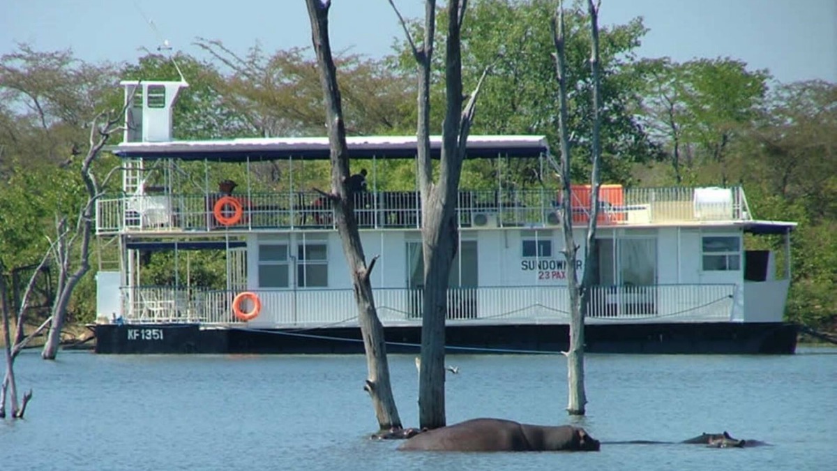 Kariba Apartment | Houseboat with aircon and splash pool - 2128