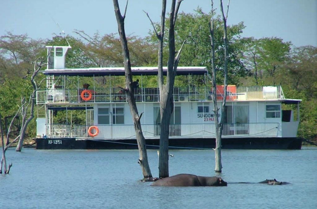 Kariba Apartment | Houseboat with aircon and splash pool - 2128