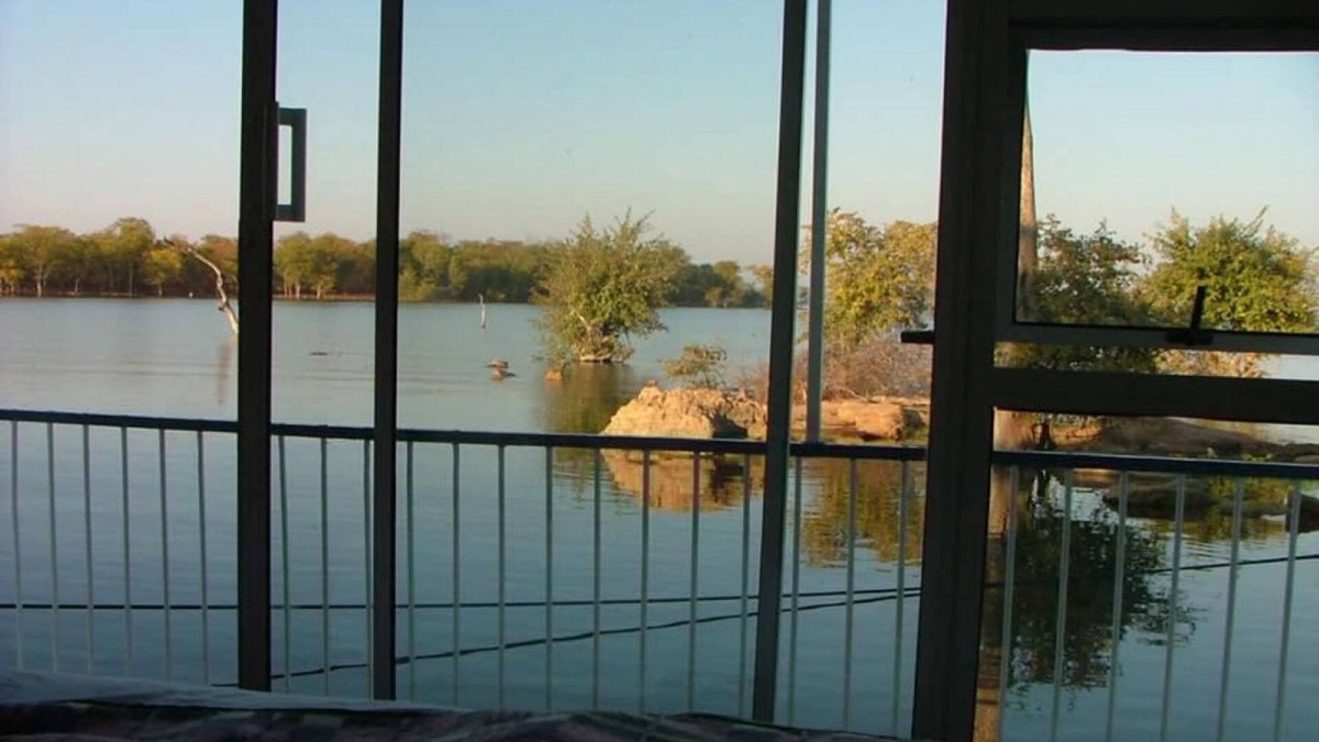 Kariba Apartment | Houseboat With Aircon and Splash Pool - 2128