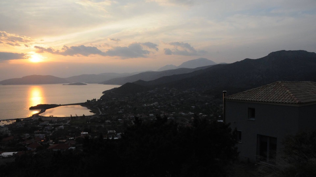 Alyki House | Houses with swimming pool with magnificent view to the sunset