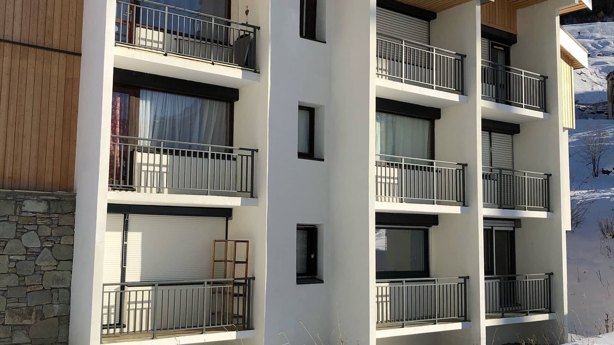 Les Menuires Apartment | HOUSING F1 BIS FOOT OF SLOPES WITH BALCONY RDC FULL SOUTH. DOMAINS 3 VALLEYS