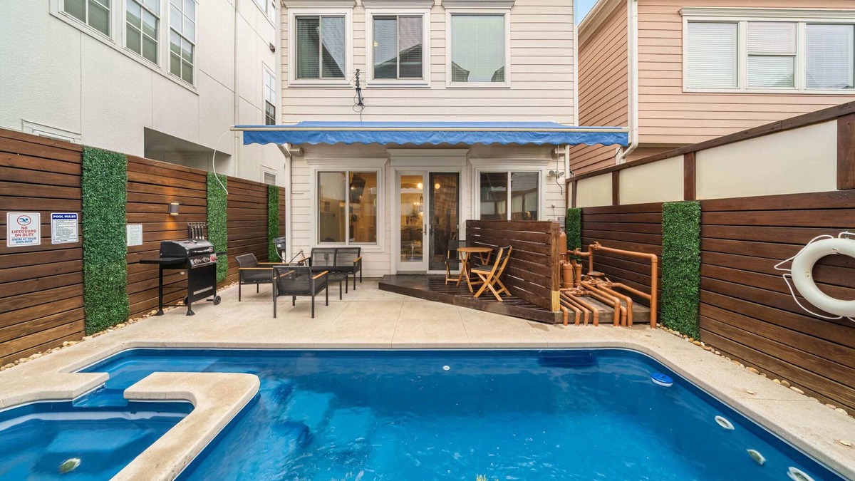 Greater Heights House | Houston Centrally Located w/ Backyard Pool Retreat