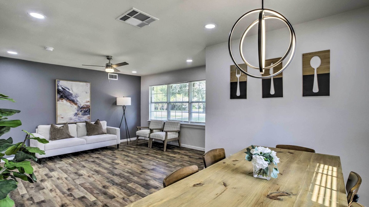 Spring Branch Central House | Houston Home w/ Yard - 3 Mi to CityCentre!