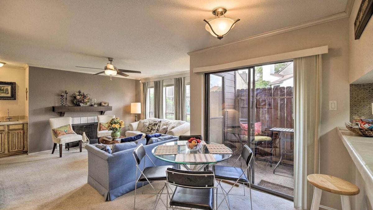 Braeswood Place Condo | Houston TX -Med Center/NRG - 2Be/2Ba ALL Inclusive Condo Rice U. Downtown