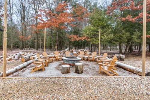 Olanta House | Houtzdale Home with Shuffleboard and Pickleball!