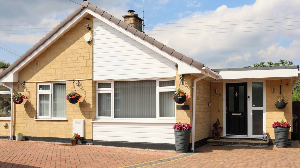 Pitchcombe Cottage | HOWARD COTTAGE, pet friendly, with a garden in Offenham