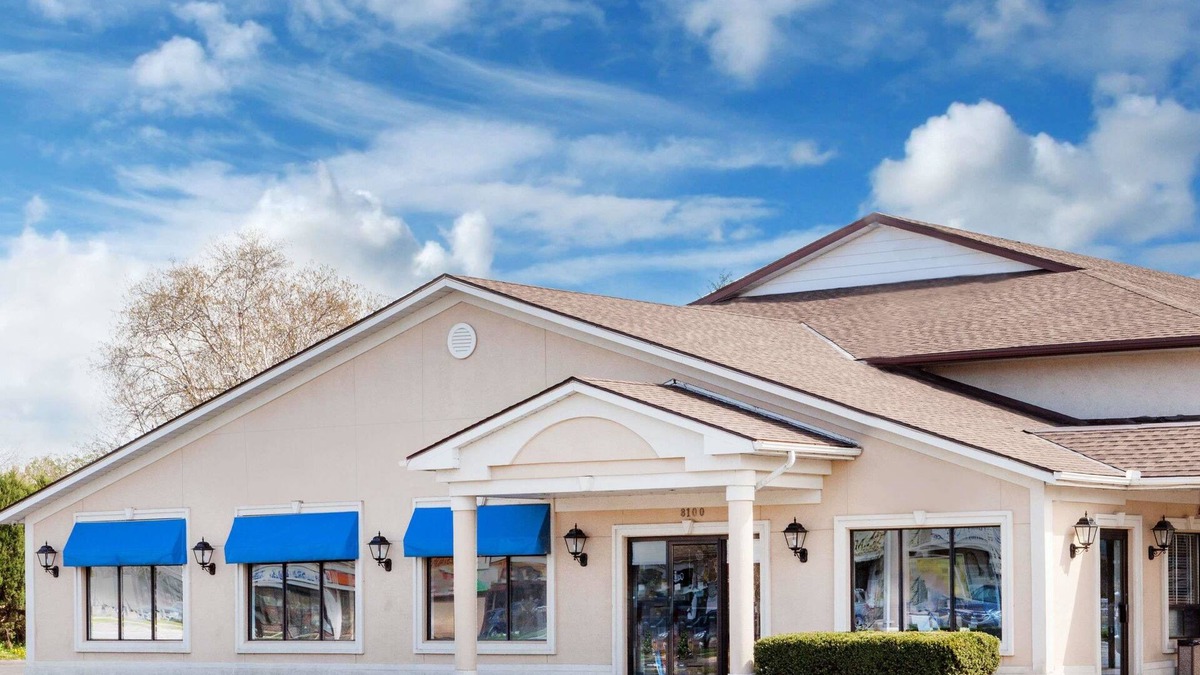 Niagara Falls Hotel | Howard Johnson by Wyndham Niagara Falls