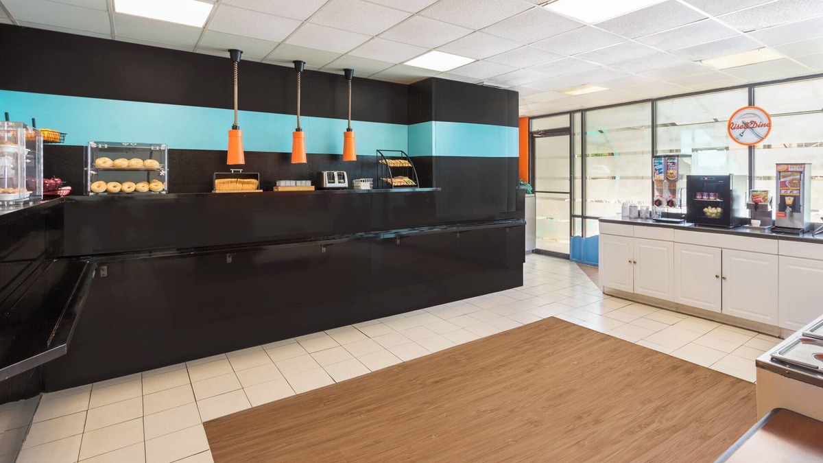 Lightfoot Hotel | Howard Johnson by Wyndham Williamsburg