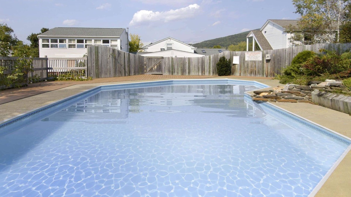 Williamstown Hotel | Howard Johnson by Wyndham Williamstown