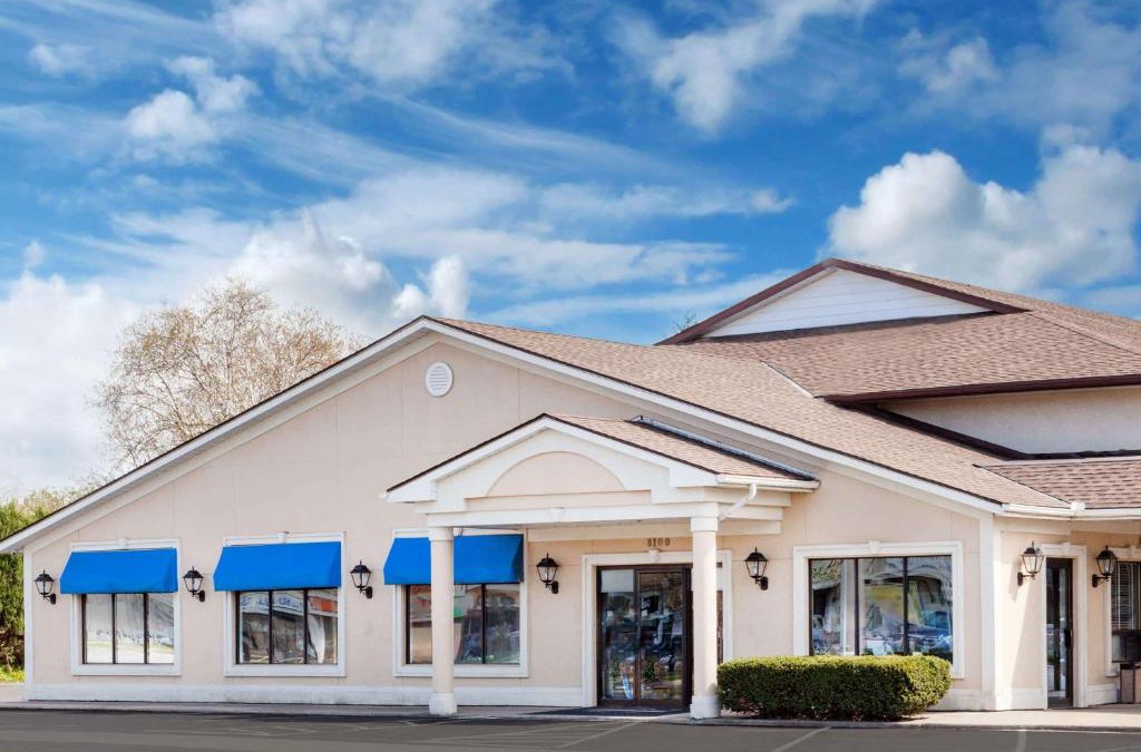 Niagara Falls Hotel | Howard Johnson by Wyndham Niagara Falls