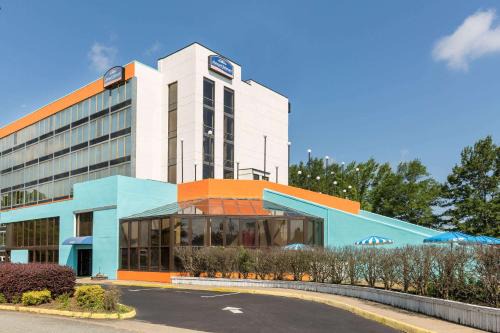 Lightfoot Hotel | Howard Johnson by Wyndham Williamsburg